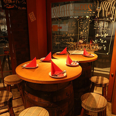 2名様～6名様でご利用いただける、美しい夜の街並みが楽しめる円卓テーブル席。少人数～中人数での飲み会におすすめです！円卓なので合コンや女子会など一体感も◎