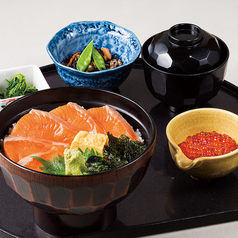 新鮮な海鮮を贅沢に使用!豪華海鮮丼を各種ご用意!
