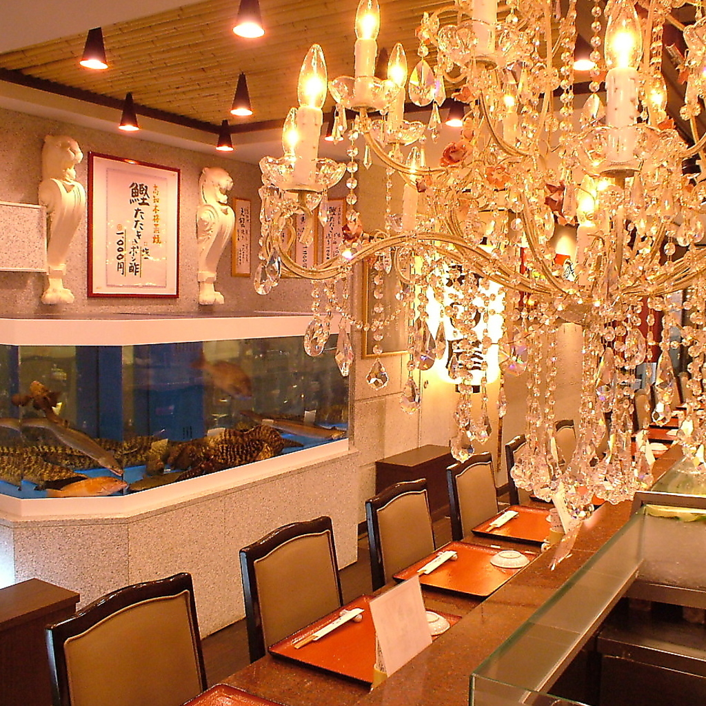 お洒落な内装と程よい店内の明るさは日ごろの疲れを癒してくれます…