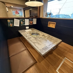 仕切りを外すと最大20名様までご案内可能！掘りごたつではございません◎