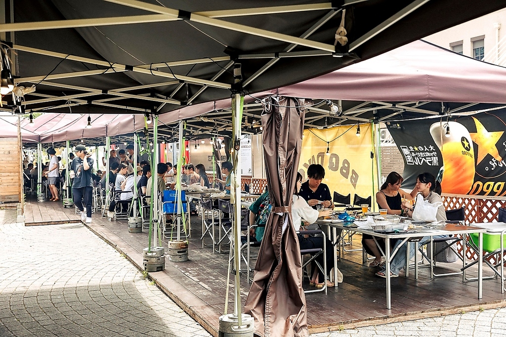 テントが設置されておりますので、万が一の雨や日差し対策も◎快適にBBQをお楽しみいただけます。 