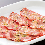 タンカルビや上厚タン塩など人気メニューも用意しております。当店自慢の一品をぜひご堪能ください！