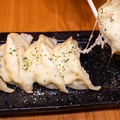 料理メニュー写真 チーズ焼き餃子