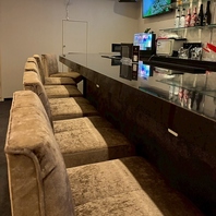 座り心地抜群のカウンター席