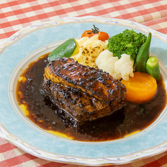 国産牛フィレ肉のステーキ フォアグラのせトリュフソース