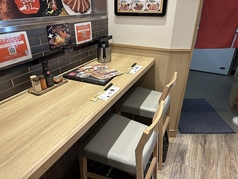 カウンター 最大5名様までご利用可能