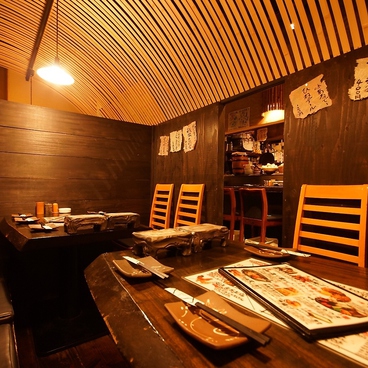 鶏と魚と麺 祐星 なんば店の雰囲気1