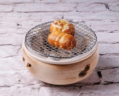 2種の肉巻きおにぎりの炙り