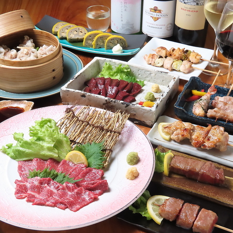 当店自慢の黒毛和牛串や日本酒、ワインが堪能できる。あわせてお召し上がりください。
