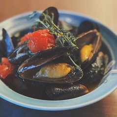 ムール貝の白ワイン蒸し トマトとバジル