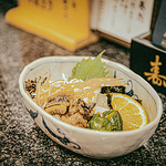 新鮮な海の幸を贅沢に盛り込んだ一品料理もおすすめ◎お酒の肴にぴったりな素材の味を引き立てる逸品