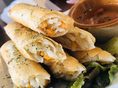 Lumpia (Fried Springroll)　　お酢につけて食べる揚げ春巻き