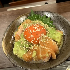 サーモンアボカドユッケ