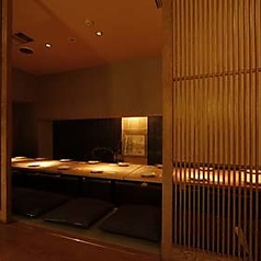 足を伸ばしてリラックスできる座敷席もございます♪和の雰囲気を存分に感じながら、ゆったりとした時間をお過ごしいただけます。