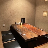 【おもてなしの心を感じる半個室】壁に囲まれた静かな一角にご用意した半個室タイプのお席。人目を気にせず会話を楽しめる空間。程よい距離感で料理の取り分けもしやすい◎