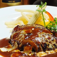 黒毛和牛の脂を練り込んだぼじょのハンバーグ