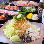 コース限定のホルモン鉄板鍋はご予約必須の裏看板メニュー！