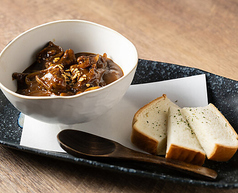 牛すじカレー パン付き