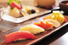 ”新しい”お寿司の数々 和心溢れ、落ち着ける店内