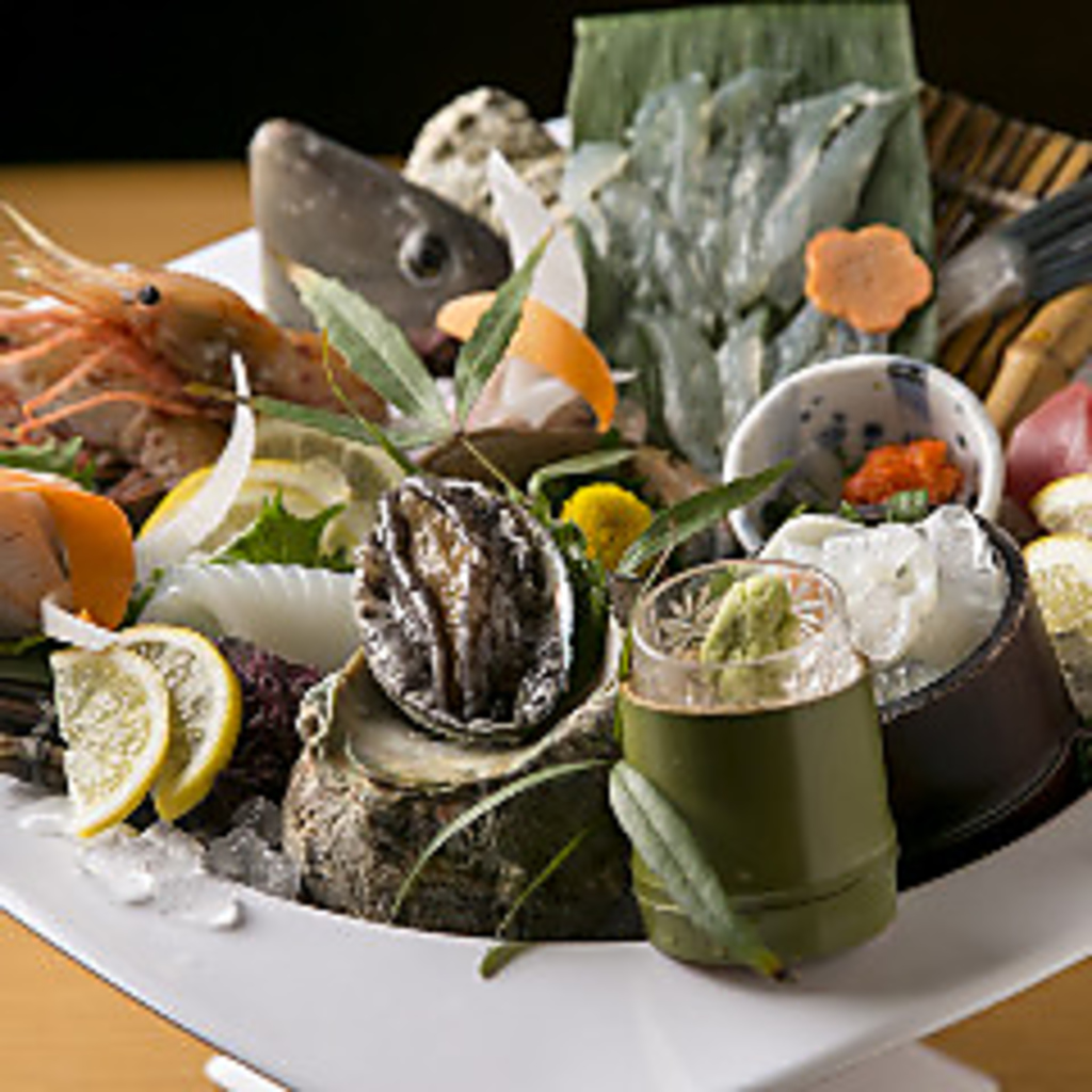 職人が毎日市場より仕入れた新鮮な鮮魚を捌いて調理致します。