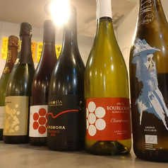 店主自らが厳選したお酒とそれに合う料理を肴に。