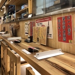 カウンターは全8席をご用意！おひとり様はもちろん、ご夫婦やカップルのデートでのご利用も大歓迎◎