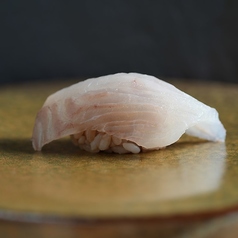 厳選された素材と熟練の技が織りなす「熟成江戸前鮨」