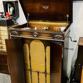 1926年アメリカ・ヴィクトローラ社製大型蓄音機「クレデンザ」