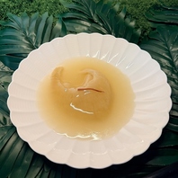 料理長厳選の素材を使用した「フカヒレ煮込み」