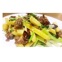 羊肉のスパイシー炒め