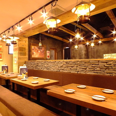 足を伸ばしてのんびりできる堀ごたつ席♪テーブルをつなげて、宴会でのご利用もできます！(4～15名様向け)