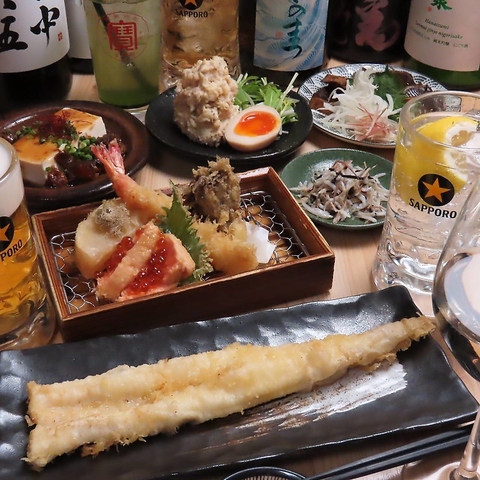 揚げたて旬食材の天ぷらと多彩な酒肴を堪能！気軽に立ち寄れるカジュアルな天ぷら酒場
