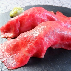 黒毛和牛 炙り赤身握り　２貫