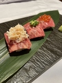 料理メニュー写真 贅沢！肉寿司三種食べ比べ（肉寿司・かにのせ・いくらのせ）