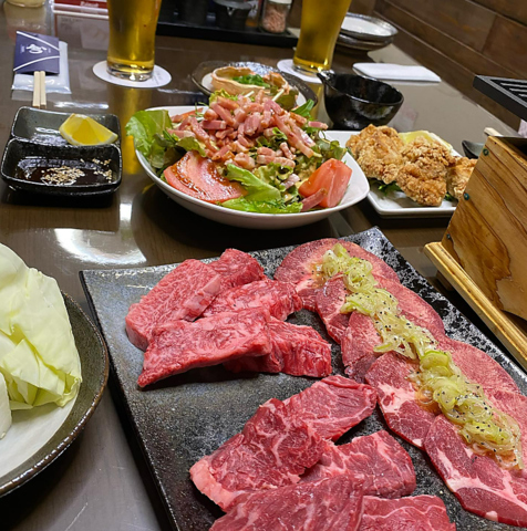 おいしい焼肉と元気いっぱいの笑顔でお出迎えします。スープが自慢のラーメンもどうぞ