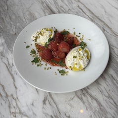 ブッラータチーズと季節のフルーツ