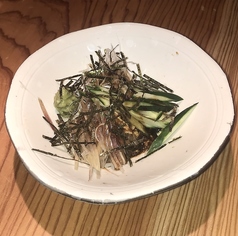 アボカドと海鮮ユッケ/ブリ炙り薬味海苔巻きポン酢/炙りサーモンといぶりがっこ海苔巻き