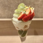 ディナーの〆パフェは格別。2次会での〆やお食事後に是非一度ご注文ください。