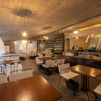 煌めくシャンデリアで非日常感を…