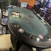 人気のポーカーテーブルも常設されてます！