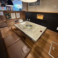 仕切りを外すと最大20名様までご案内可能！掘りごたつではございません◎