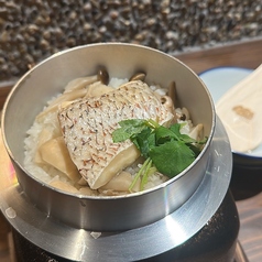 鯛と3種のキノコの出汁香る釜飯ご飯