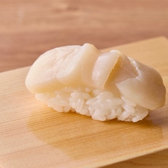 ホタテ貝柱 (1貫)