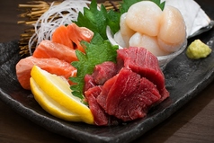 《本マグロ入り日替わり鮮魚》刺身3種盛り合わせ