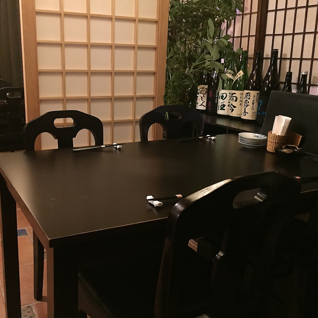ゆったりとした雰囲気の店内で極上の和食を。大人のデートに…全席喫煙可