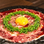 肉本来の味わいを焼肉よりも手軽に味わうことができ、ワインや焼酎と相性抜群