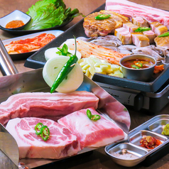 【釜山亭モドゥンセット】Kサムギョプサル、モクサル（肩ロース）、ハムズゥンサル（豚トロ）