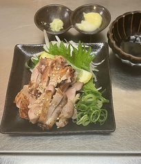 徳島県産地鶏阿波尾鶏炙り焼きお造りの写真