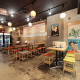 【テーブル席】≪15名～24名席≫居心地のいい雰囲気で天ぷらやおつまみなどのお料理を楽しめます。店内は活気があり、女子会や気の置けない友人などとワイワイとお過ごしいただけます。駅近なので終電ギリギリまで滞在することもできます。お気軽にお立ち寄りください◎
