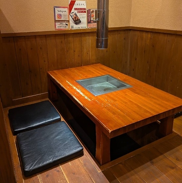 炭火焼肉 ホルモン横丁 新南陽駅前店の雰囲気1